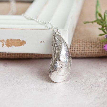 Mussel necklace